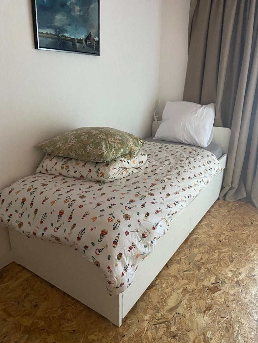 Ikea Vihals bedframe met 1 onderbed, Huis en Inrichting, Ophalen, Zo goed als nieuw, Eenpersoons