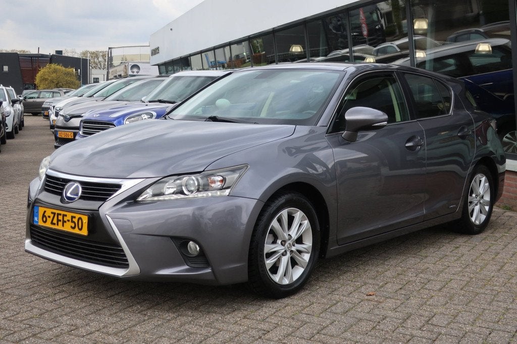 Lexus CT 200h Business Line LED_NAVI_CRUIS_FACELIFT_LMV_NAP., Auto's, Gebruikt, 4 cilinders, Origineel Nederlands, 26 km/l