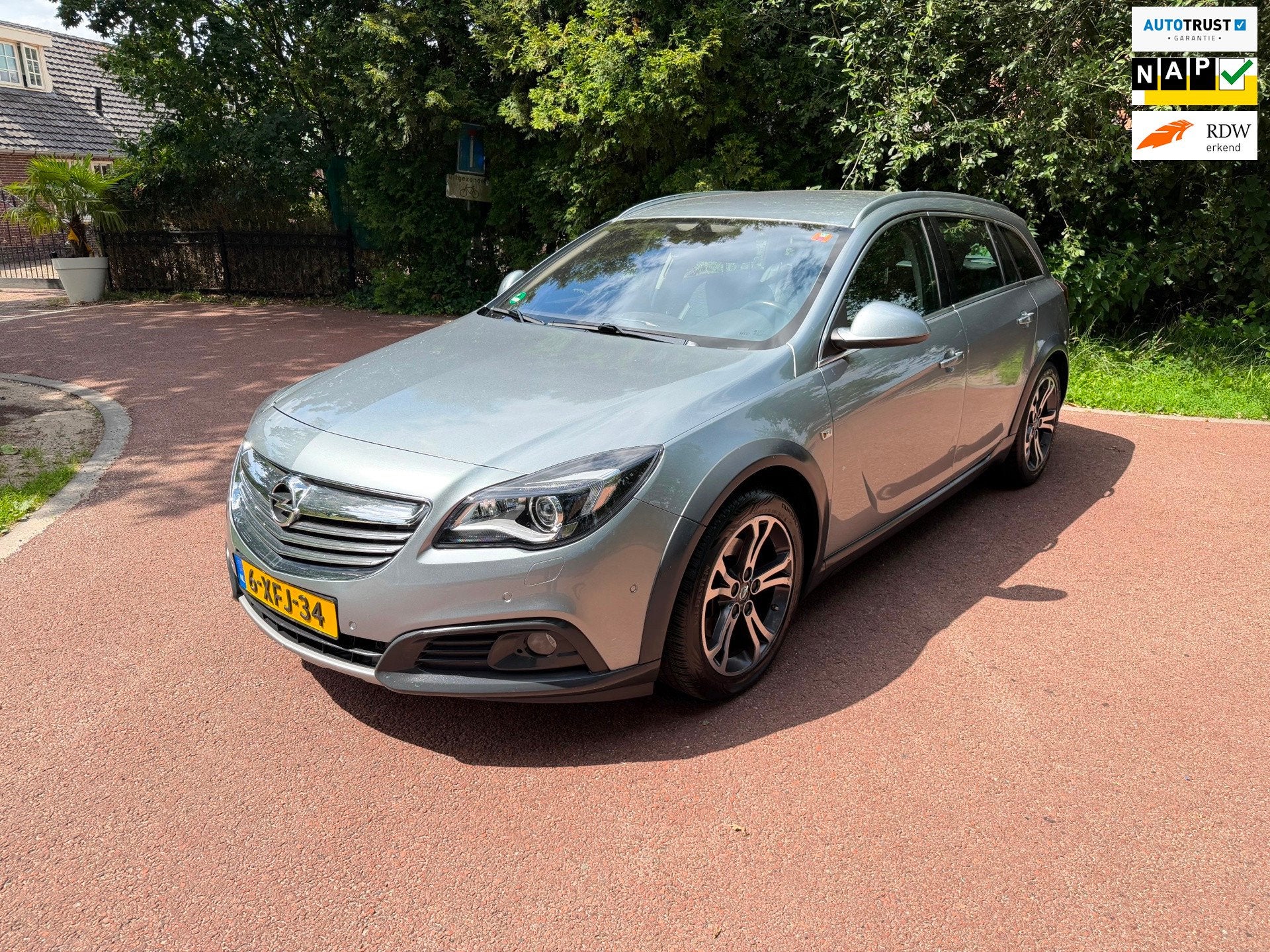 Opel Insignia Country Tourer 1.6 T 2x4 / Navi / Canera / Air, Auto's, Voorwielaandrijving, Euro 5, Gebruikt, 4 cilinders