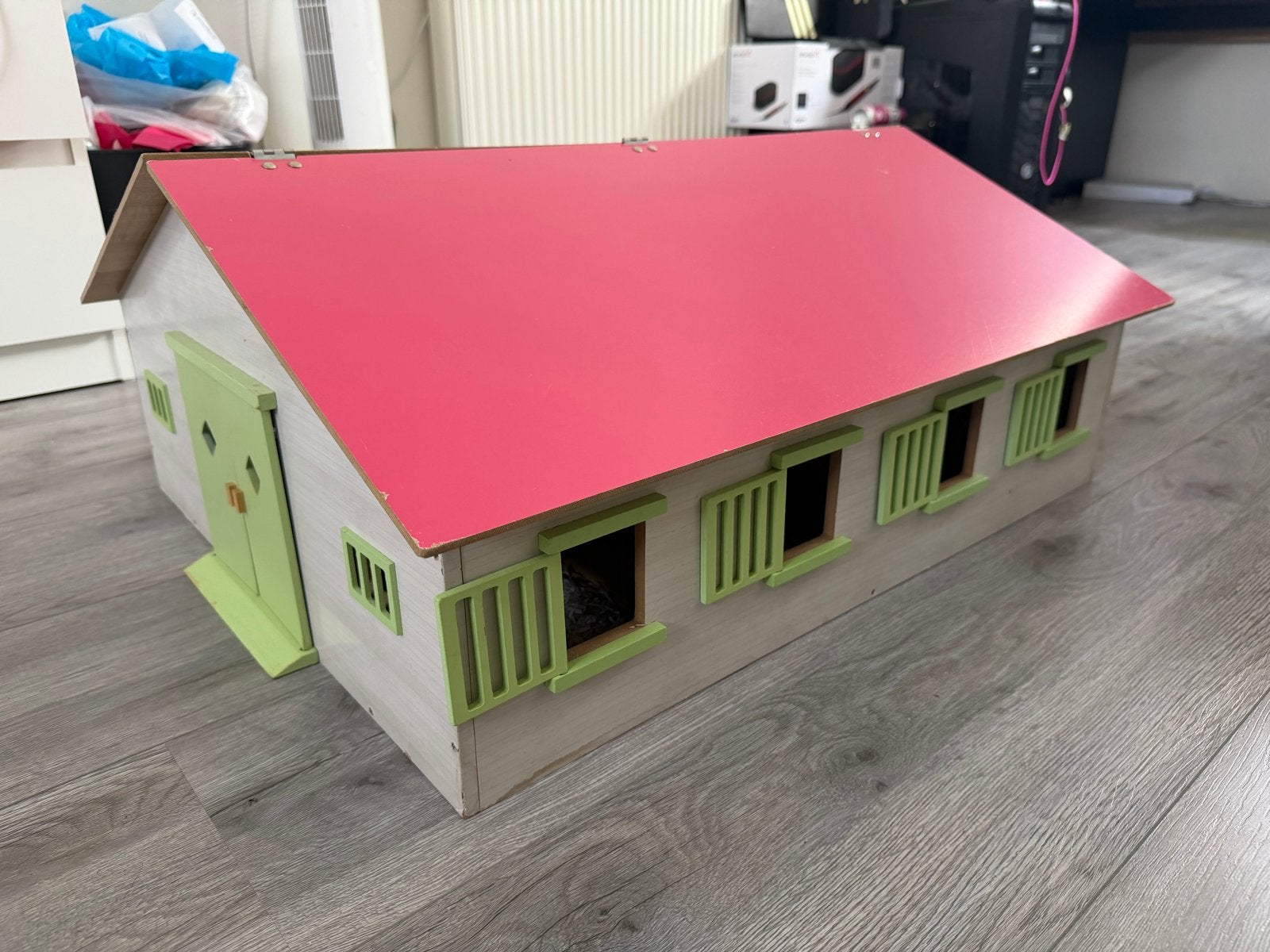 Grote houten paardenstal met rood dak, Ophalen, Gebruikt, Poppenhuis