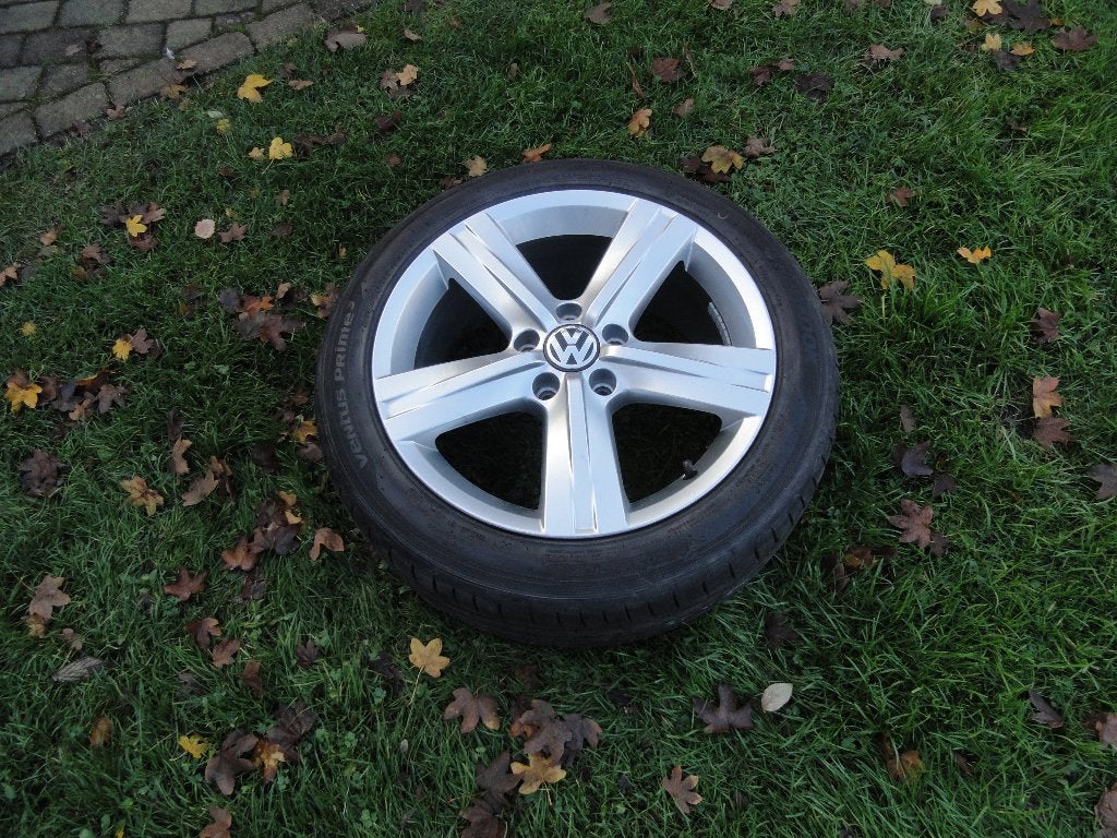 Volkswagen Golf,Caddy alu velgen met zomerbanden 17 inch, Auto-onderdelen, Ophalen, Gebruikt, Banden en Velgen, 17 inch