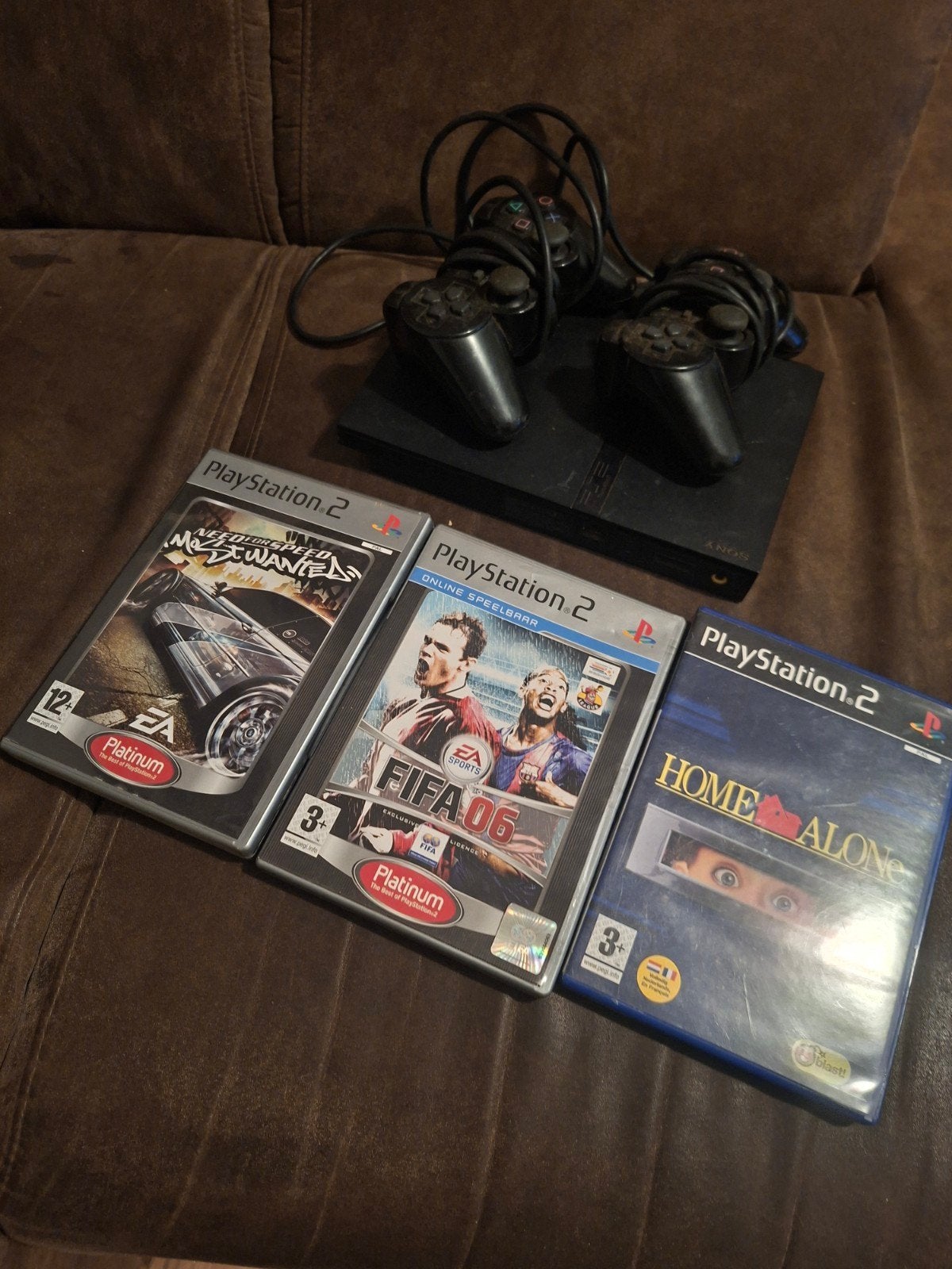 playstation 2 en 3 spellen en 2 joystick prima staat, Spelcomputers en Games, Ophalen of Verzenden, Zo goed als nieuw, Met 1 controller