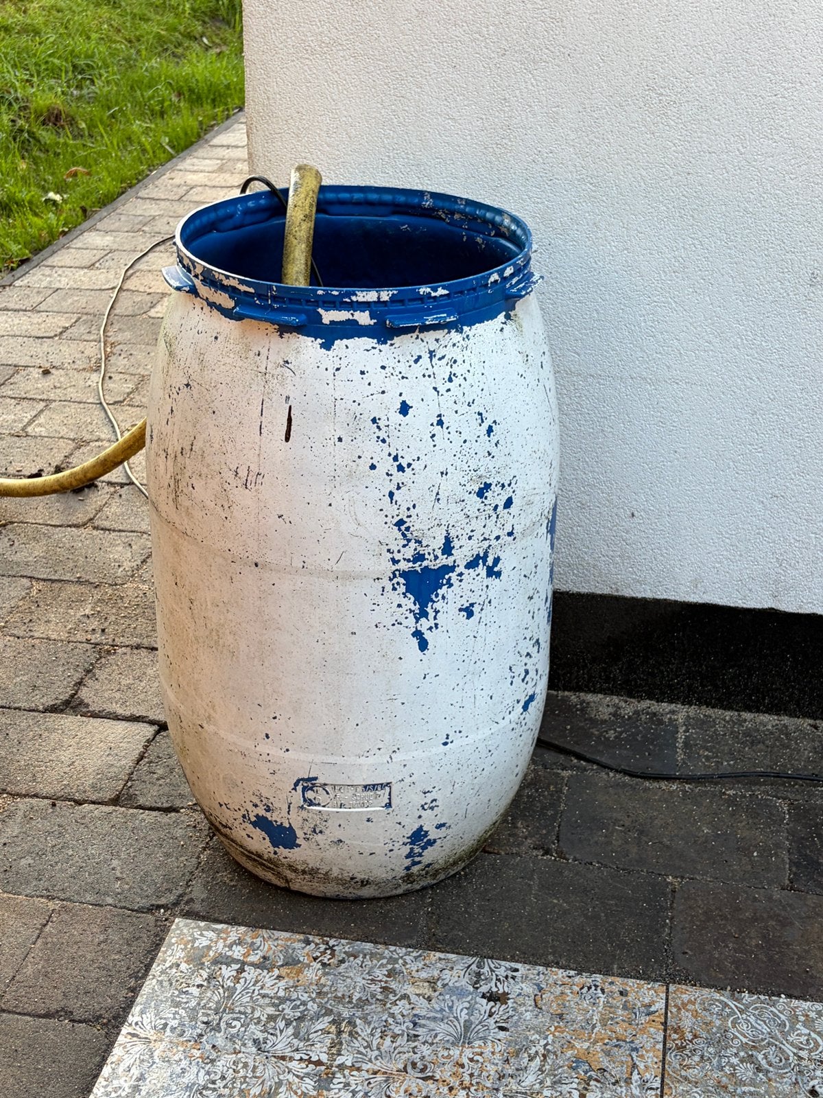 Gratis ton / regenton, 150 liter of meer, Ophalen, Gebruikt, Kunststof