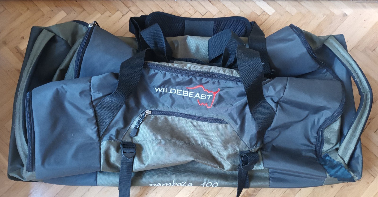 Grote reistas met wieltjes (Wildebeast), Ophalen, 30 cm of meer, Wieltjes