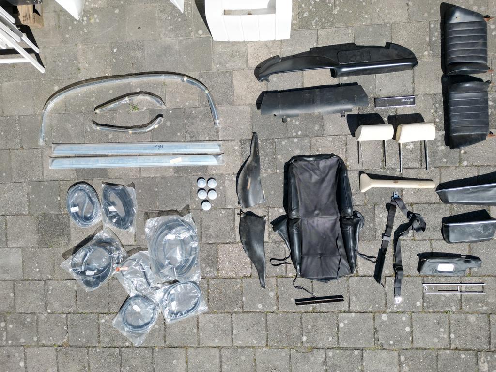 Porsche 911 2.2s 1969-1971 parts + 2 Fuchs deep dish forged, Ophalen, Porsche