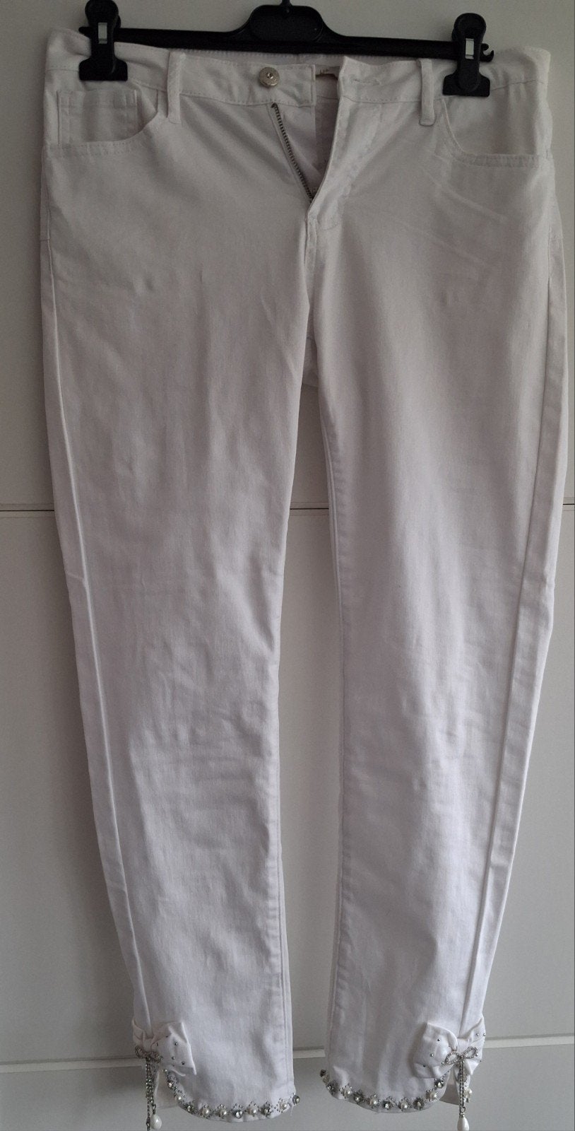 Witte spijkerbroek met parels en strass, Kleding | Dames, Broeken en Pantalons, Maat 38/40 (M), Wit, Ophalen of Verzenden, Driekwart