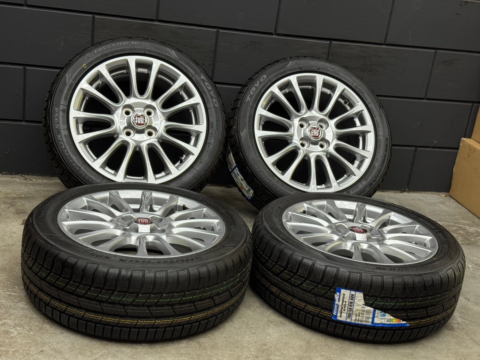 NIEUW! Originele 16 inch Fiat 124 Spider 4x100 ET45 Toyo, Auto-onderdelen, Banden en Velgen, Ophalen, 16 inch, ., Banden en Velgen