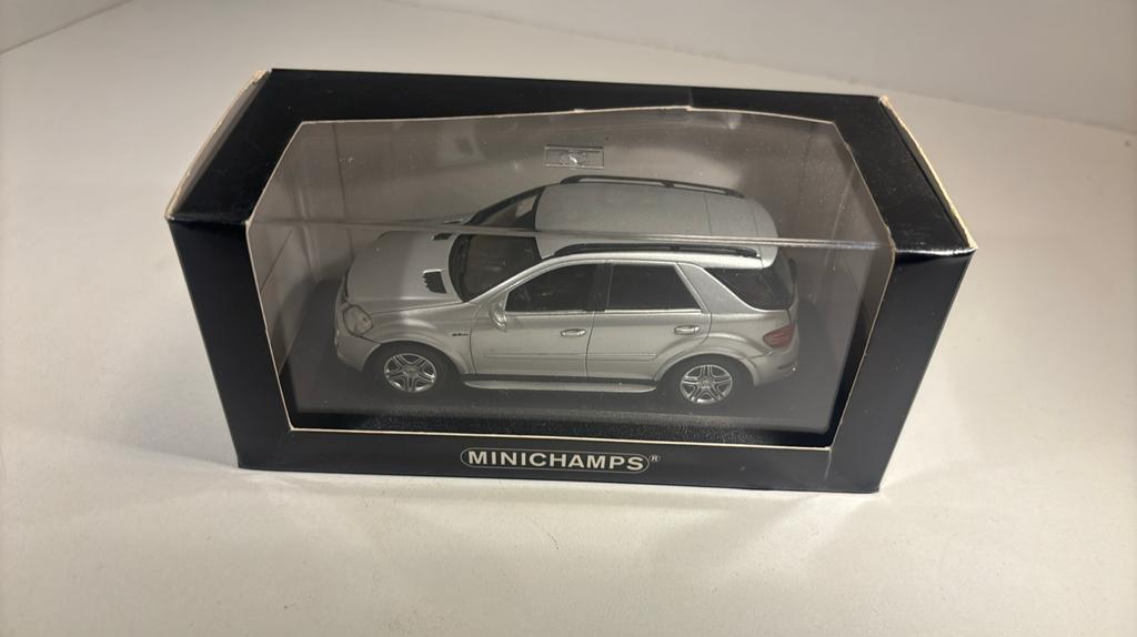 Mercedes benz ml63 amg minichamps 1.43, Auto, Ophalen of Verzenden, MiniChamps, A