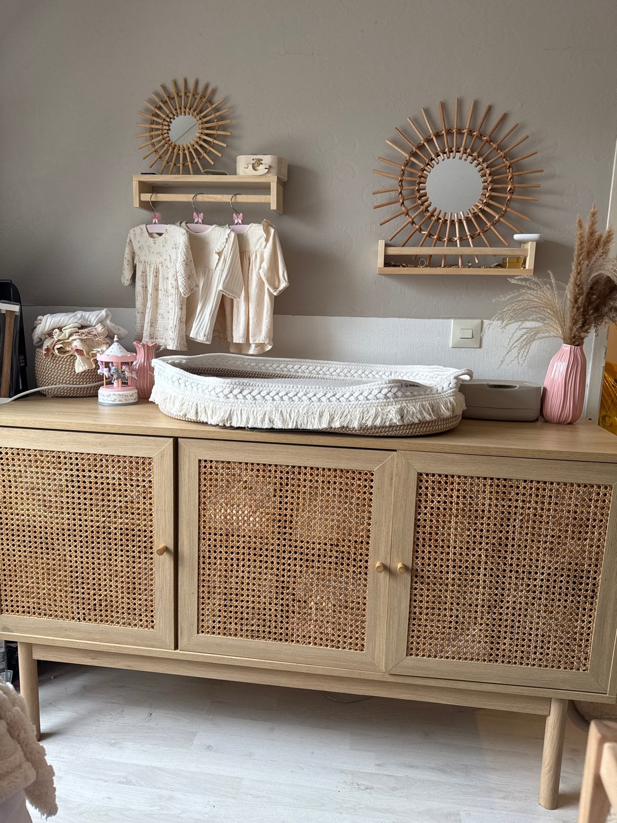 Dressoir / kastje met rotan deuren / zo goed als nieuw, Ophalen, 150 tot 200 cm, Zo goed als nieuw, 25 tot 50 cm