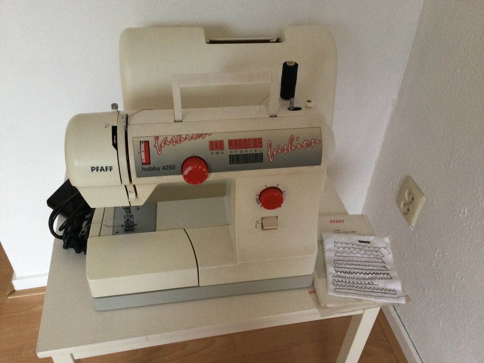Pfaff Hobby 4250 Naaimachine - Zo goed als nieuw, Ophalen, Zo goed als nieuw, Naaimachine, Pfaff