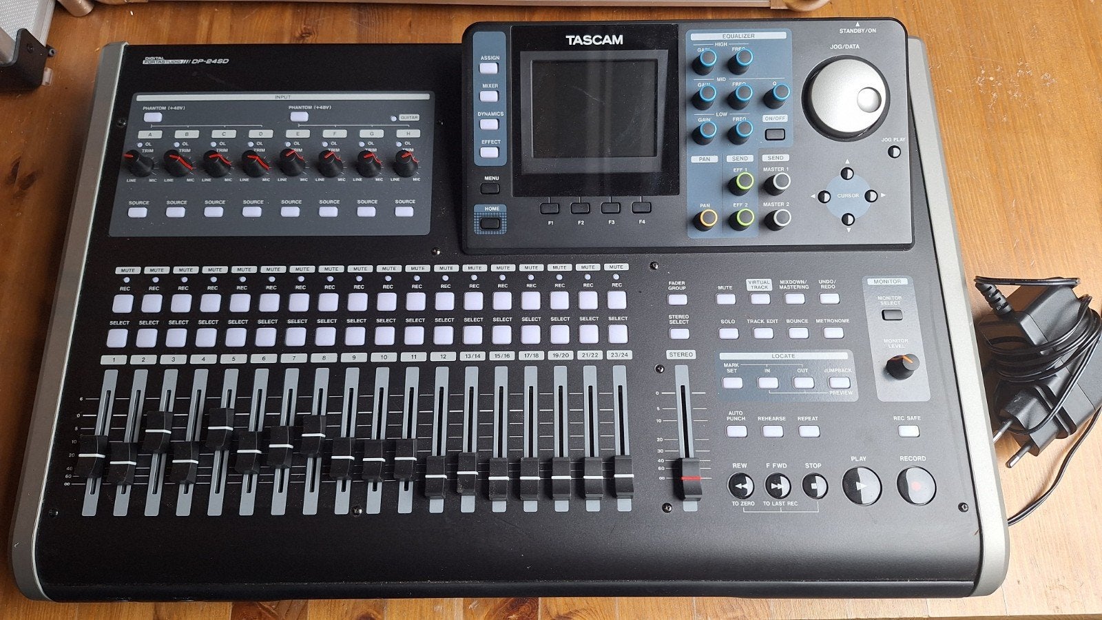 Tascam DP-24SD Digitale Portastudio Recorder, Ophalen of Verzenden, Zo goed als nieuw, 20 kanalen of meer, Microfooningang