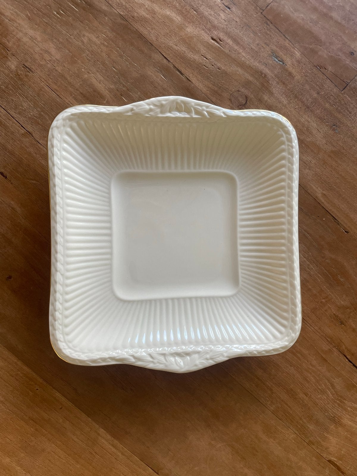 Wedgwood Jubilee schaal - Crèmekleurig met gouden rand, Antiek en Kunst, Antiek | Schalen, Ophalen
