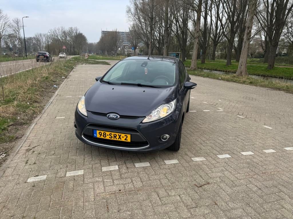 Ford Fiësta 1.25 60KW 5DR 2011 Grijs, Auto's, Voorwielaandrijving, Origineel Nederlands, Handgeschakeld, 954 kg