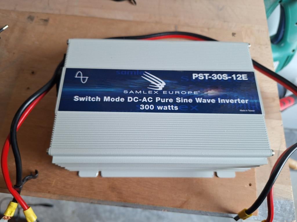 Samlex PST-30S-12E Omvormer 300W Zuivere Sinus Topkwaliteit, Ophalen of Verzenden, Zo goed als nieuw