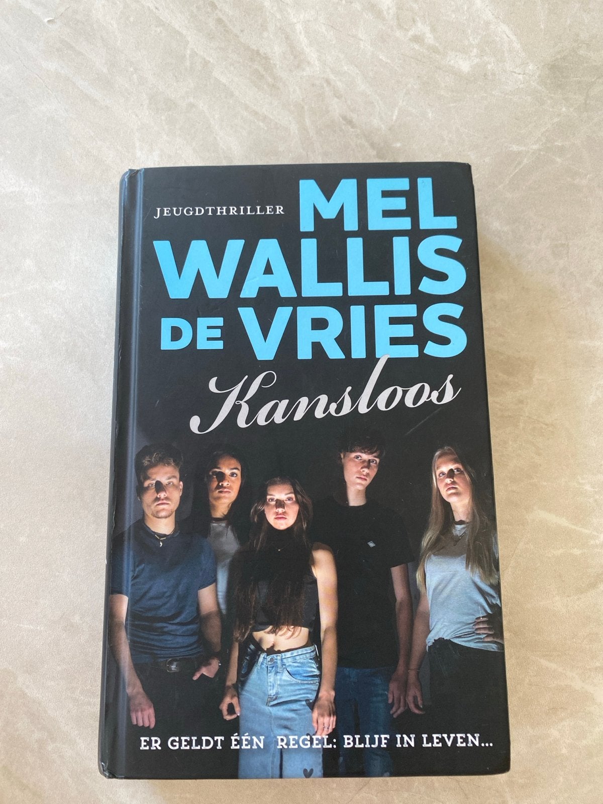 Kansloos - Mel Wallis de Vries (Jeugdthriller), Boeken, Ophalen of Verzenden, Zo goed als nieuw