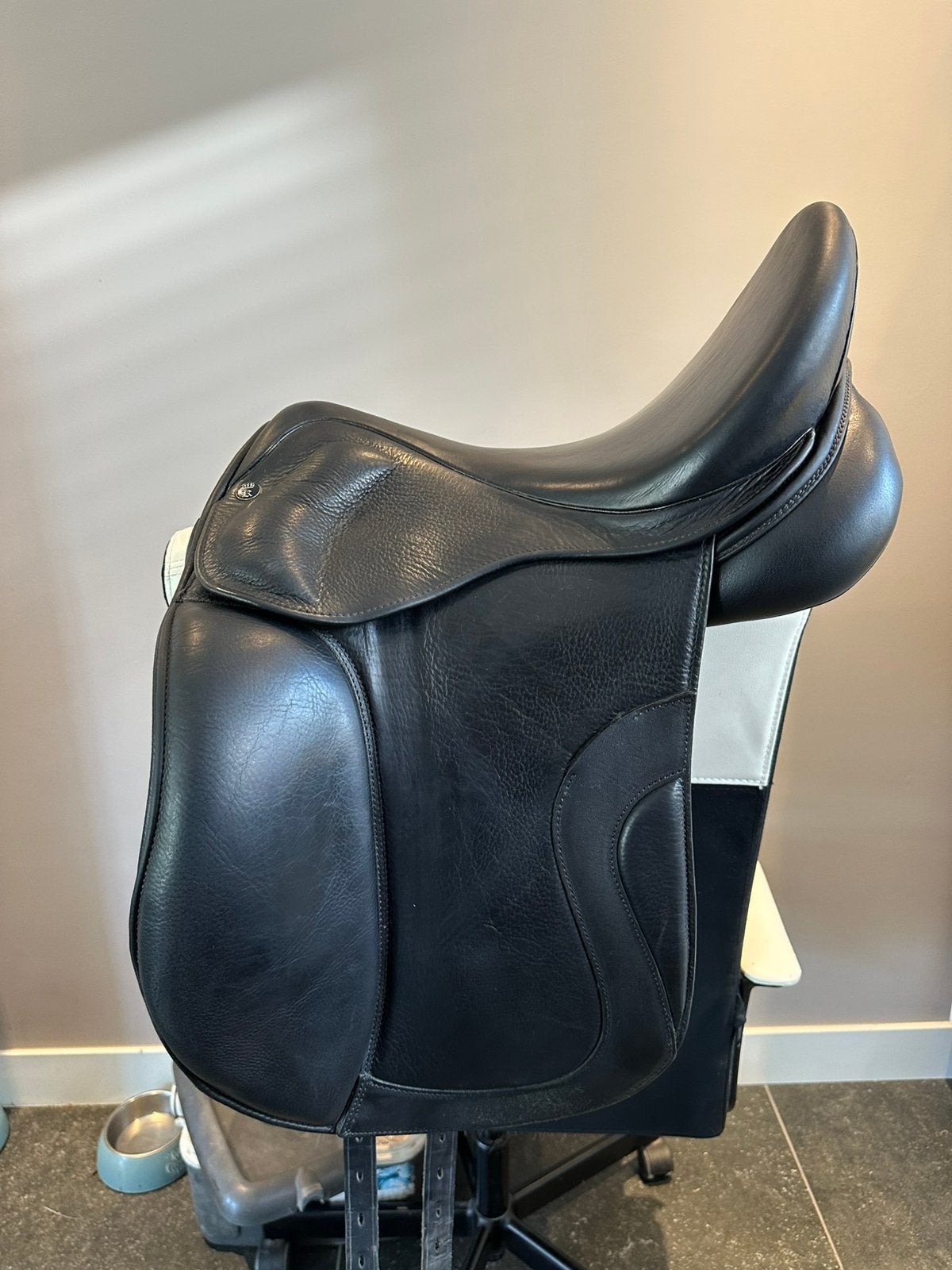 Kingsley D2 17,5 inch zadel, Dieren en Toebehoren, L (17.5 inch), Dressuur, Ophalen of Verzenden, Zo goed als nieuw