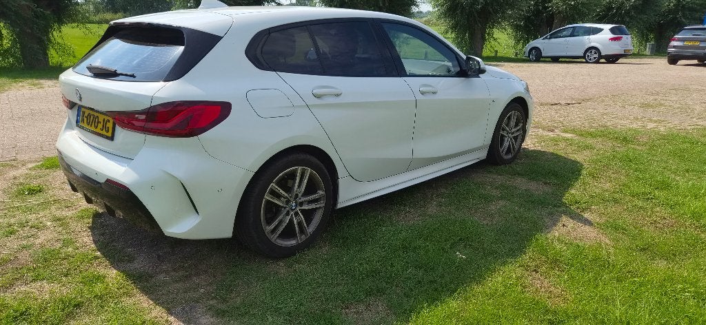 Foto 2 van BMW 1-Serie 118i 136pk 2021 Executive Edition M-sport
