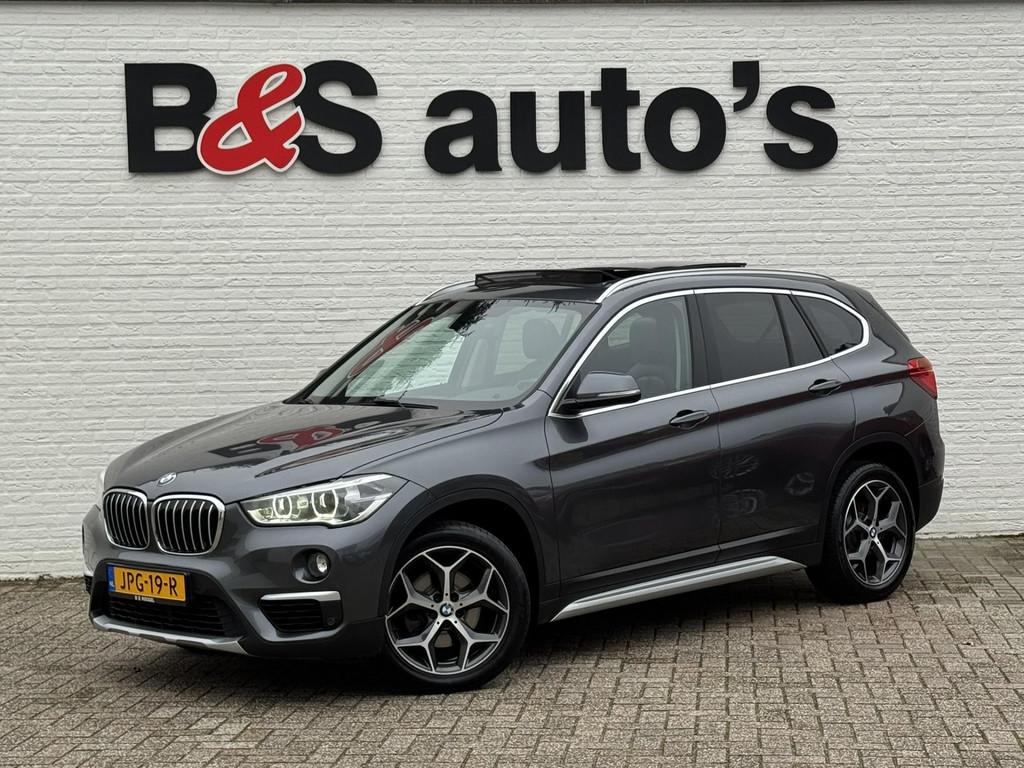 BMW X1 SDrive18i High Executive M-sport Panorama Led Keyless, Gebruikt, Automatische klimaatregeling, Leder, Bedrijf