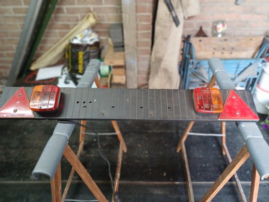 Aanhanger achterlichten met balkje, Ophalen