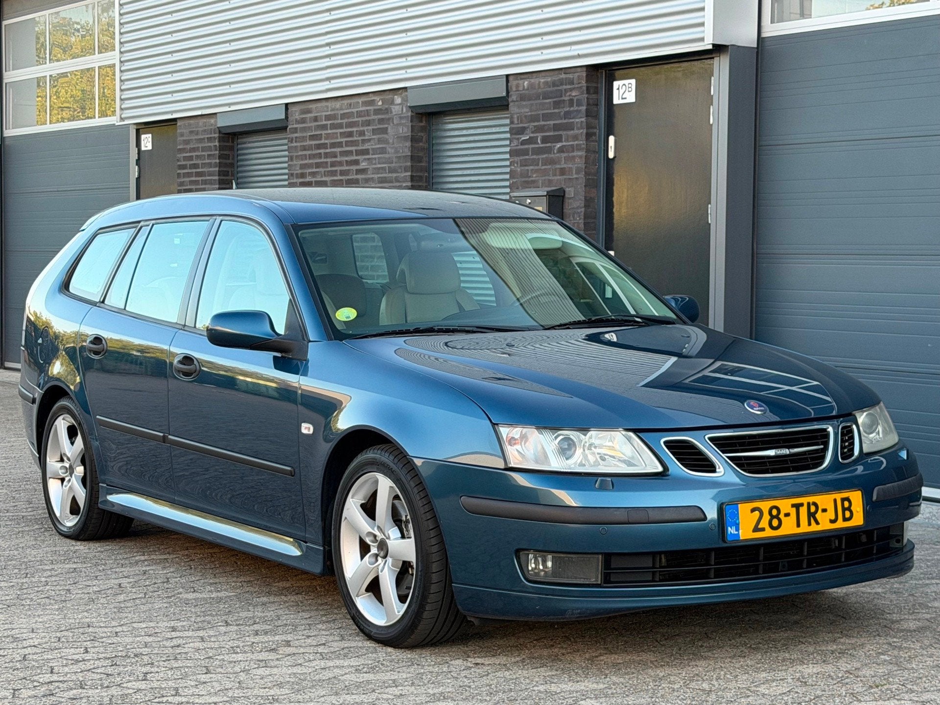 Saab 9-3 Sport Estate 2.0 T Vector M6 LEER NAVI PDC TREKHAAK, Auto's, Saab, Voorwielaandrijving, 1998 cc, Gebruikt, Beige