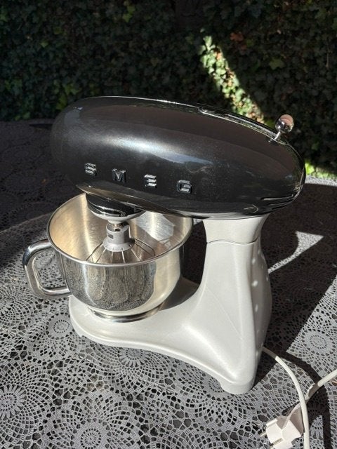 Smeg Keukenmachine - Zwart/Wit, Ophalen, Gebruikt, Vaatwasserbestendig, 3 snelheden of meer