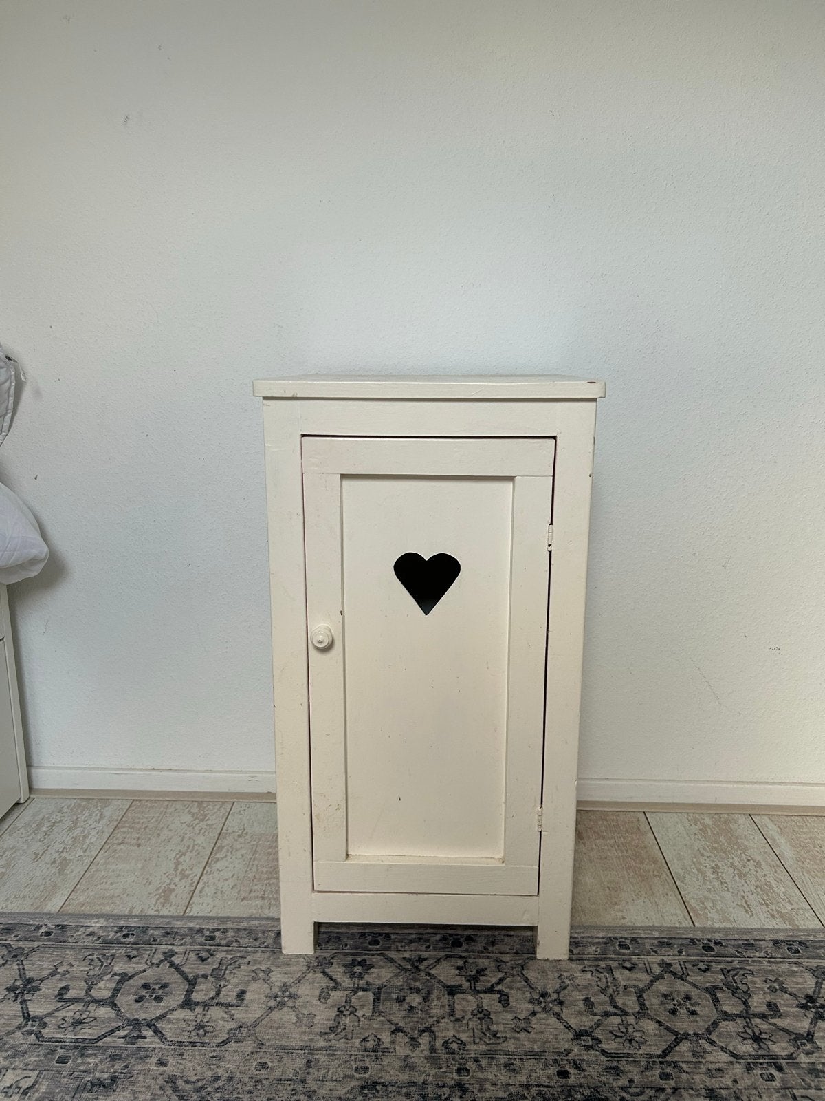 Leuk kastje met hartje - 77x41x40 cm, Ophalen, Gebruikt