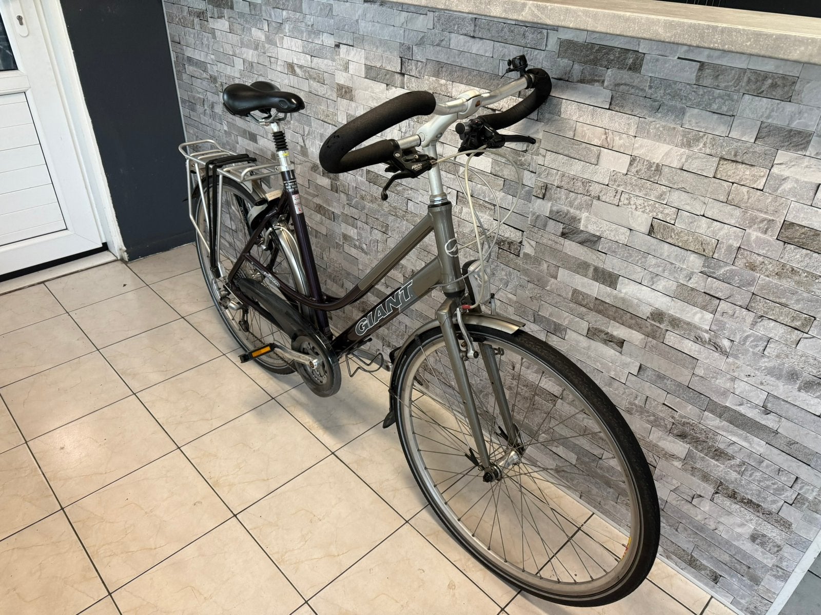 Damesfiets Giant D57cm. V8., Fietsen en Brommers, Fietsen | Dames | Damesfietsen, Ophalen, Gebruikt, Velgrem, Versnellingen