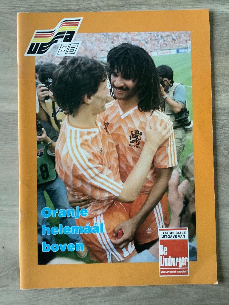 Oranje helemaal boven - UEFA88 - fotomagazine De Limburger, Ophalen of Verzenden, Zo goed als nieuw, De Limburger, Balsport