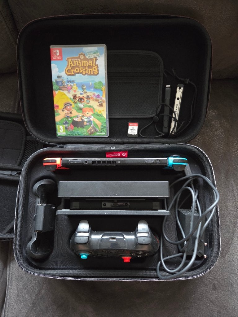 Nintendo switch met games en toebehoren., Spelcomputers en Games, Avontuur en Actie, Ophalen of Verzenden, Zo goed als nieuw, Eén computer