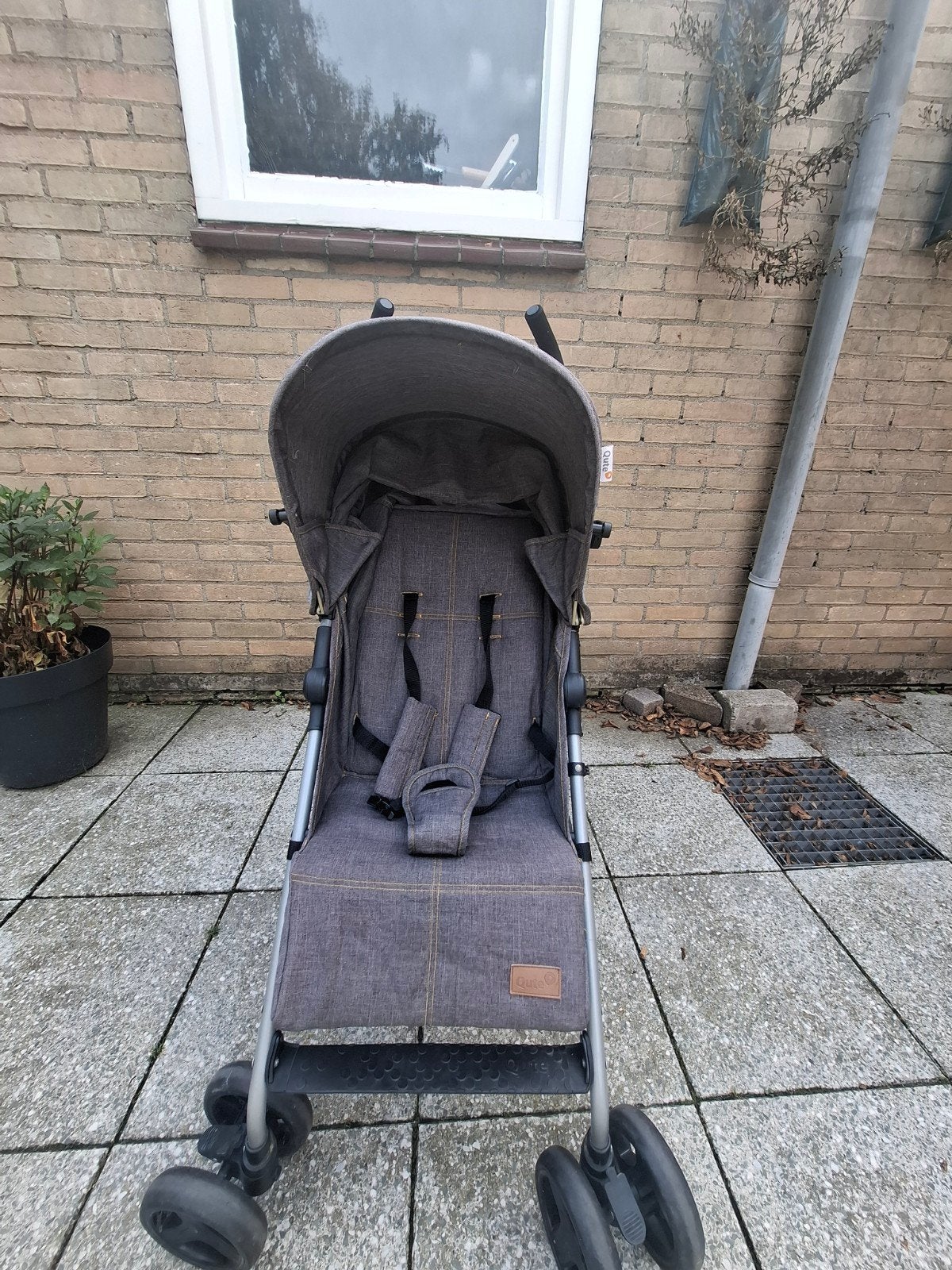 Nette buggy van het merk 'Qute'. (Incl. regenhoes), Ophalen, Gebruikt