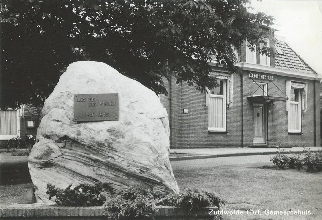 Ansichtkaart ZUIDWOLDE   Gemeentehuis (Dr), Verzamelen, Ansichtkaarten | Nederland, Verzenden, 1960 tot 1980, Gelopen, Drenthe