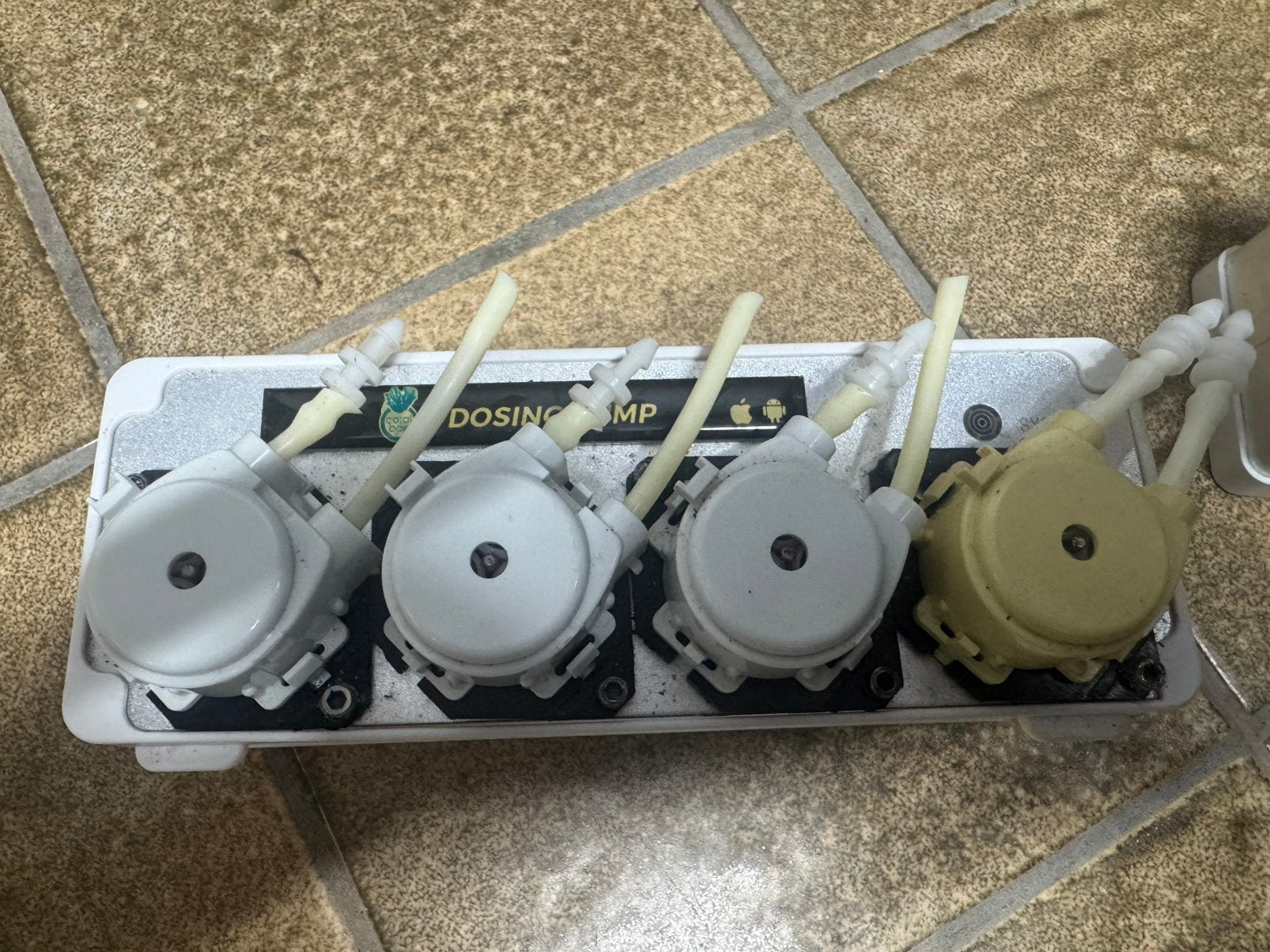 2x Coral Box WF-04 WiFi Doseerpomp – 4 kanalen, Dieren en Toebehoren, Ophalen of Verzenden, Gebruikt, Overige typen, Overige merken