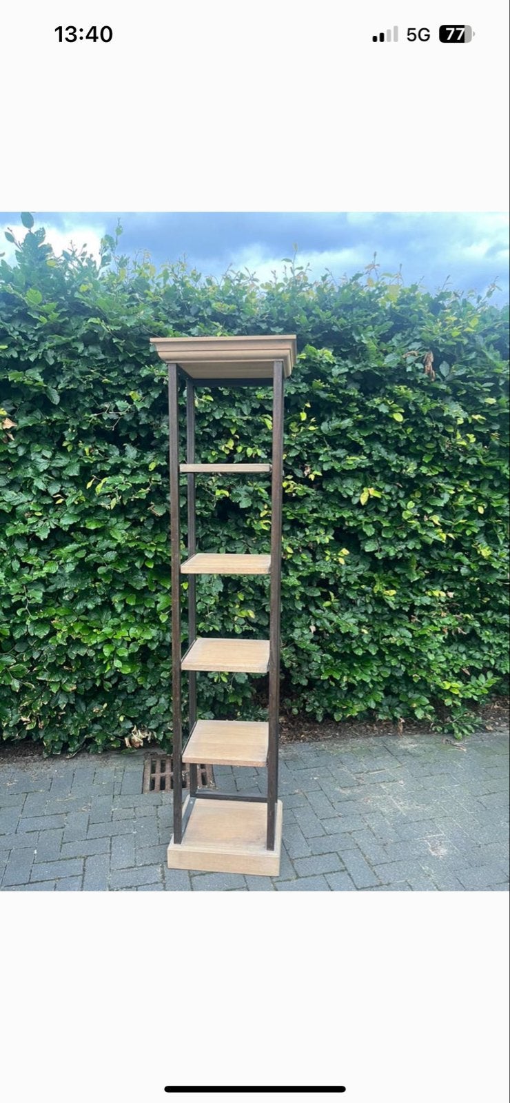 hoge smalle kast met houten planken en metalen frame, Ophalen, Met plank(en), Minder dan 50 cm, Gebruikt
