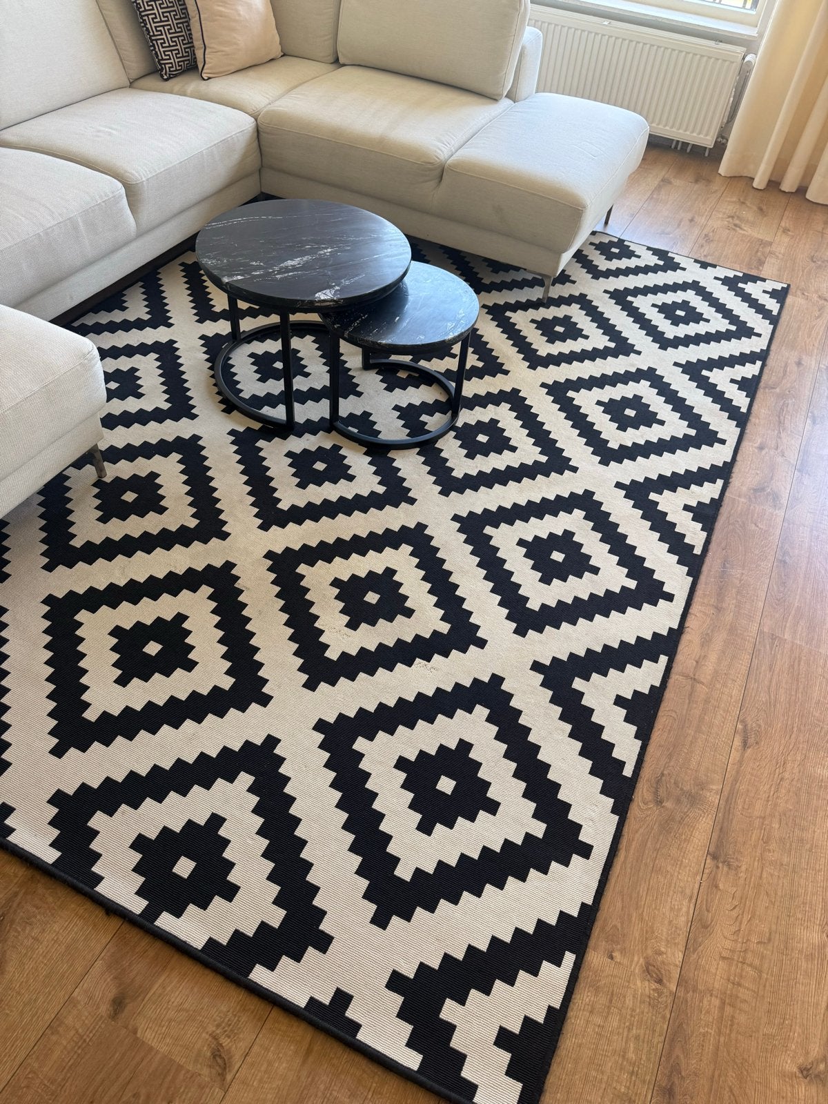 Groot zwart-wit IKEA vloerkleed met geometrisch patroon, Huis en Inrichting, Ophalen, Gebruikt, Zwart, 200 cm of meer