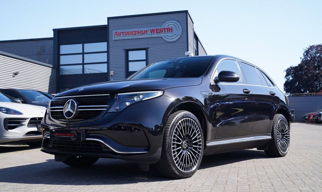 Mercedes-Benz EQC 400 4MATIC AMG Line Premium Plus 80 kWh |C, Auto's, Mercedes-Benz, Zwart, 80 kWh, 1333 min, Zwart