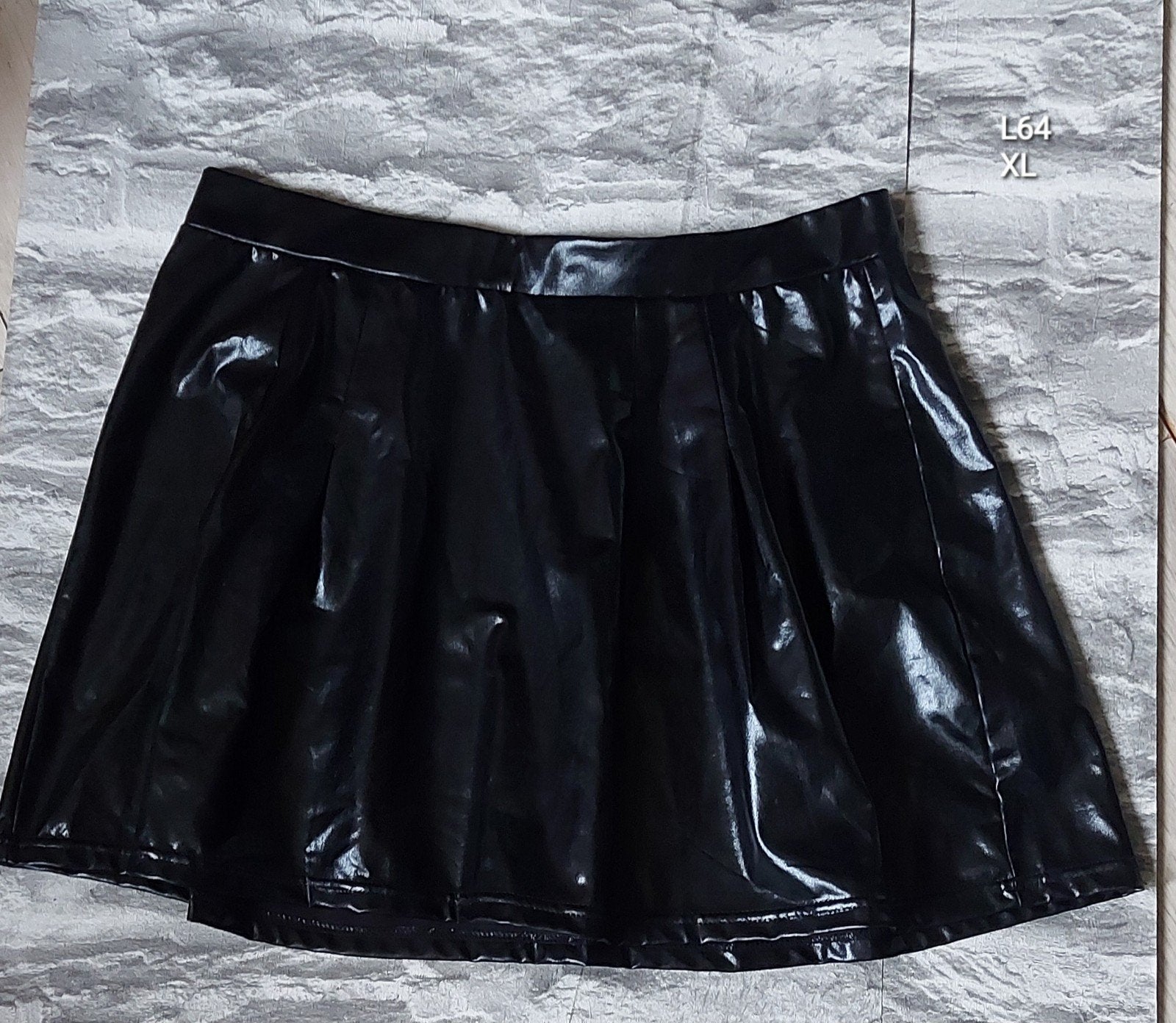 Kinky Zwarte lak skaterrok - Maat XL, Zwart, Maat 46/48 (XL) of groter, Ophalen of Verzenden, Boven de knie