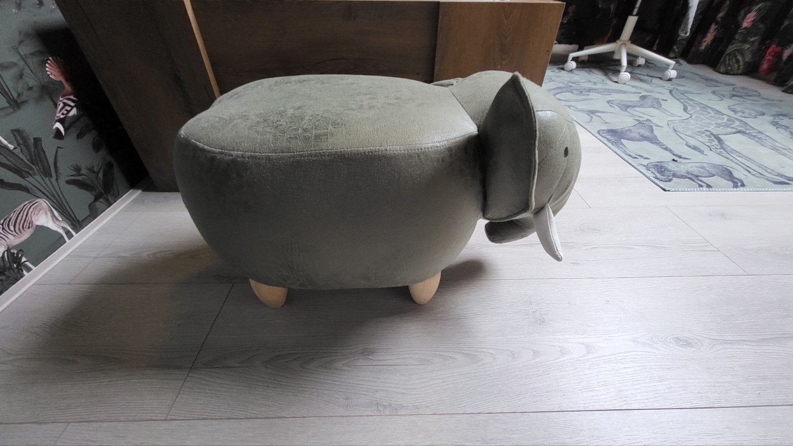 Leuke olifant poef, Ophalen, Overige stijlen, Zo goed als nieuw, Grijs