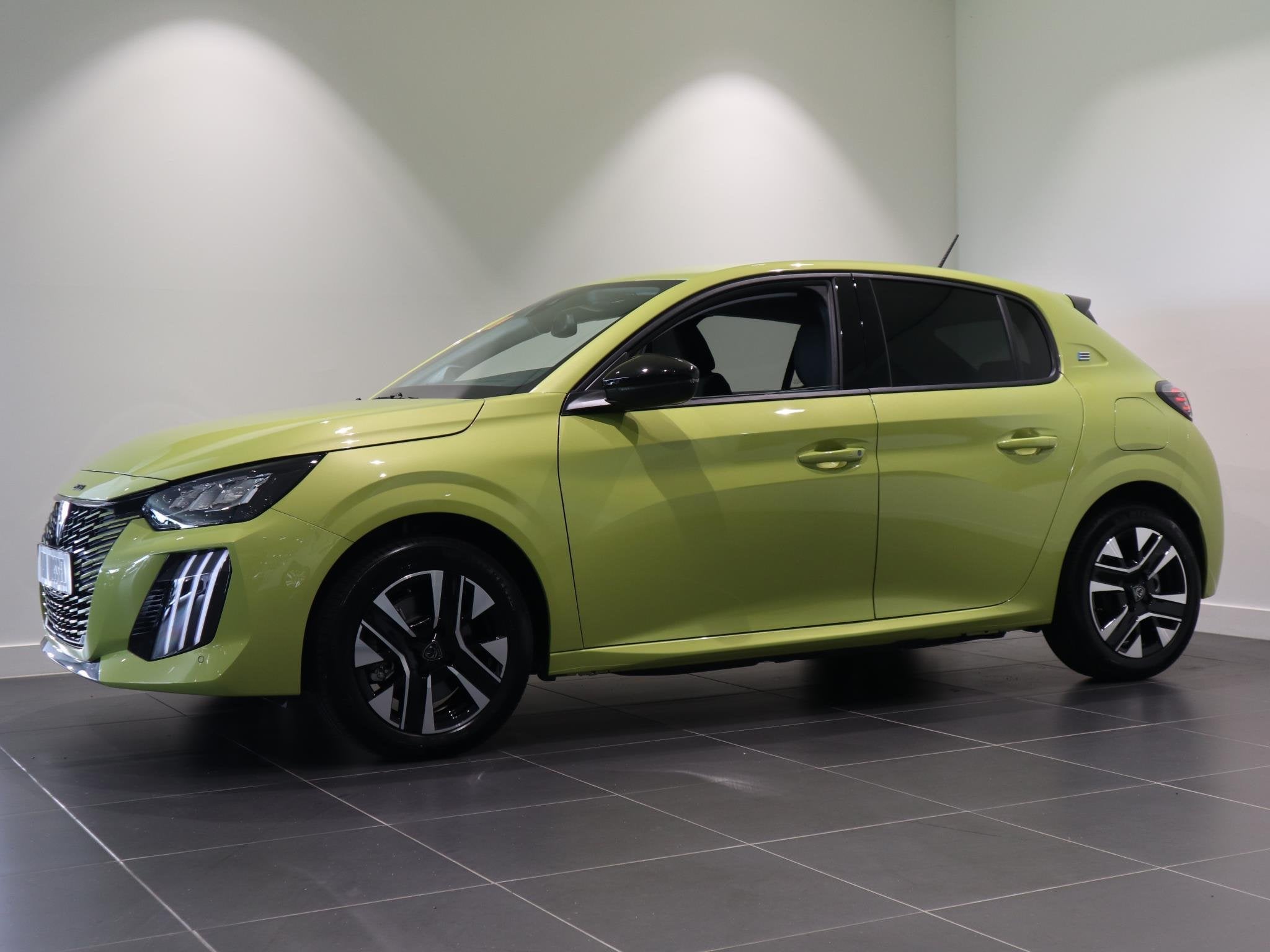 Peugeot e-208 e-Style 50 kWh | Navigatie | Keyless | Parkeer, 12 maanden, 136 pk, Leder en Stof, 190 min