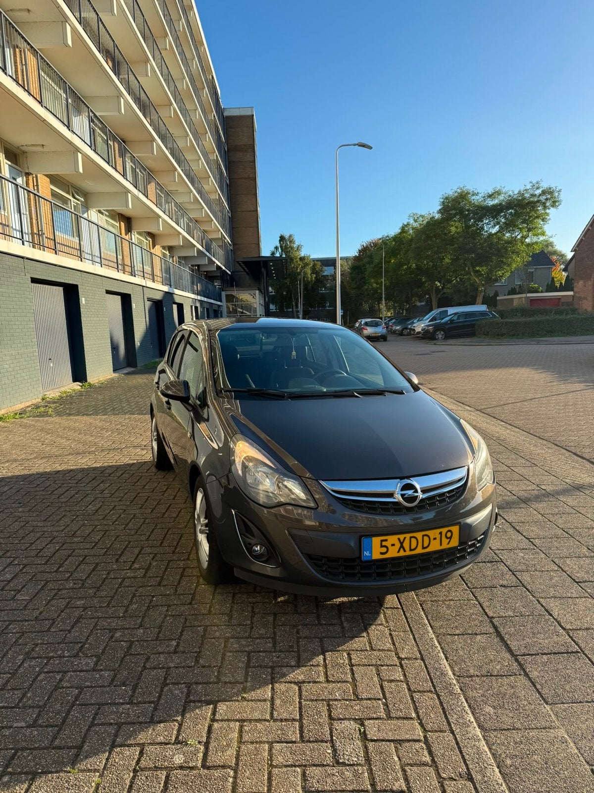 Opel Corsa 1.4 16V 5D 2014 Grijs, Auto's, Voorwielaandrijving, 1063 kg, 4 cilinders, 49 €/maand