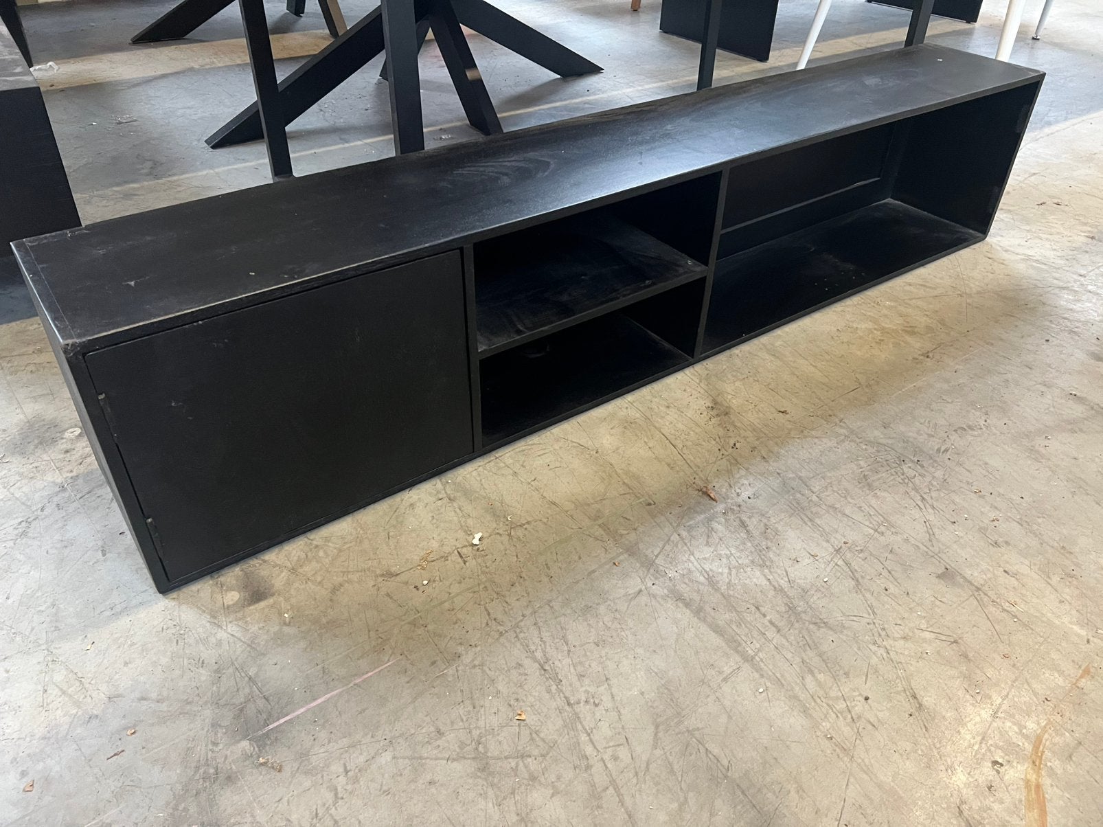 Tv meubel zwevend zwart mangohout 200cm, Huis en Inrichting, Kasten | Televisiemeubels, Info@savoireinteriors.com, 150 tot 200 cm