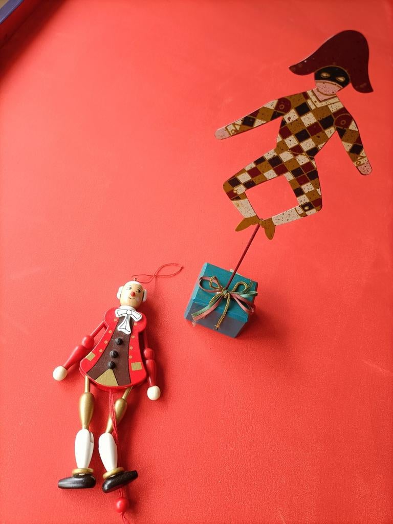 Twee leuke clowns: houten trekpop en staande pierrot, Ophalen of Verzenden