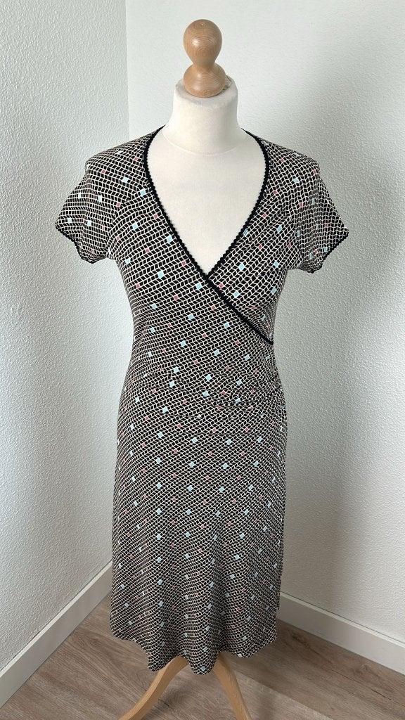 King Louie maat M geruite crossdress 954, Kleding | Dames, Jurken, Zo goed als nieuw, Maat 38/40 (M), Zwart, Knielengte, Ophalen of Verzenden