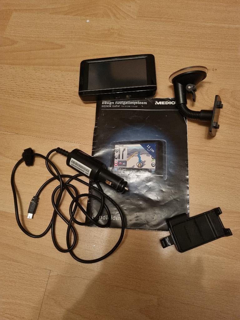 Medion navigatiesysteem incl. intructie en houder, Ophalen of Verzenden, Gebruikt