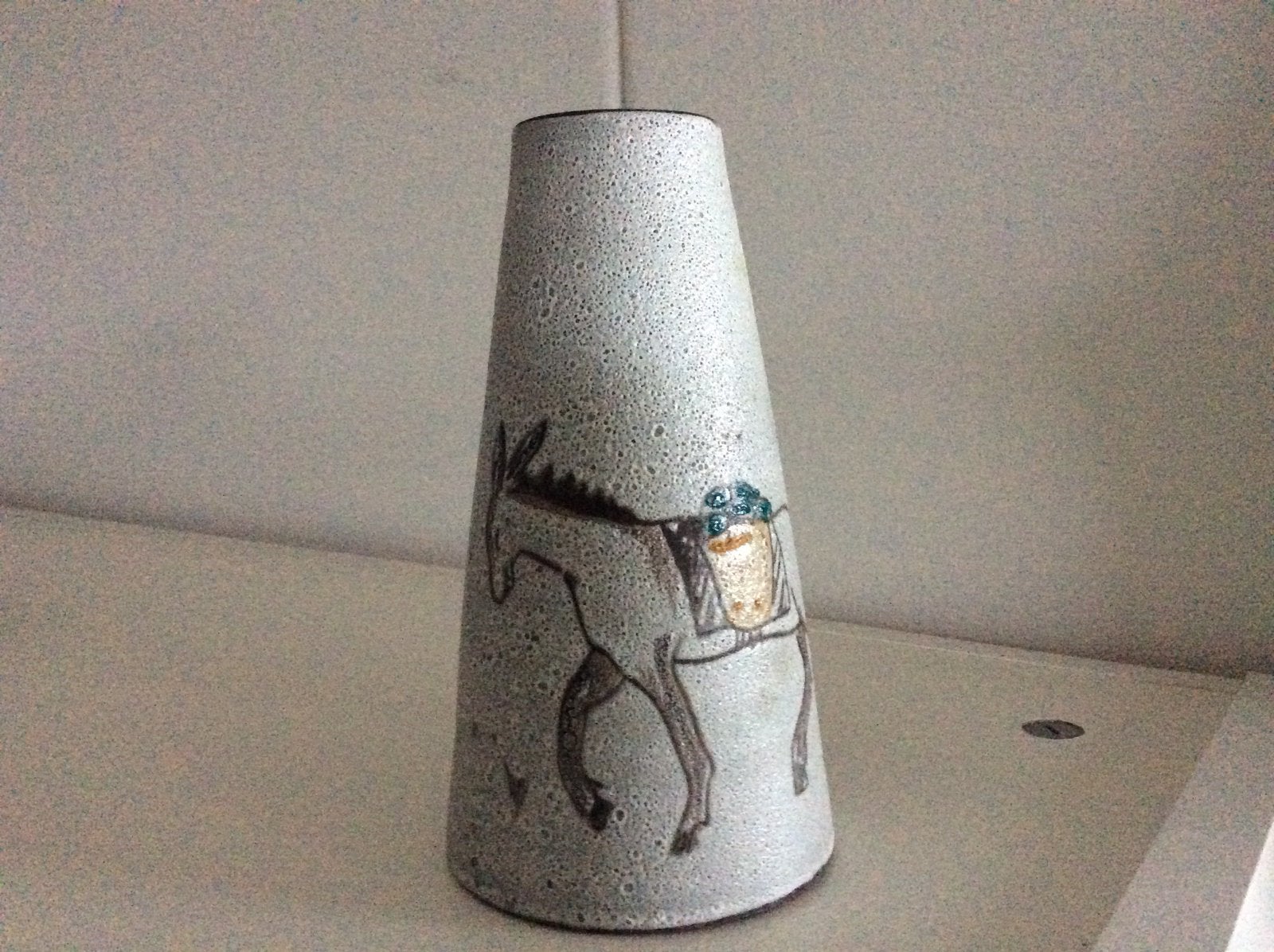 Retro, vintage, vaasje, ezel decor en tak. Hoog 14,5 cm, Ophalen of Verzenden, Zo goed als nieuw
