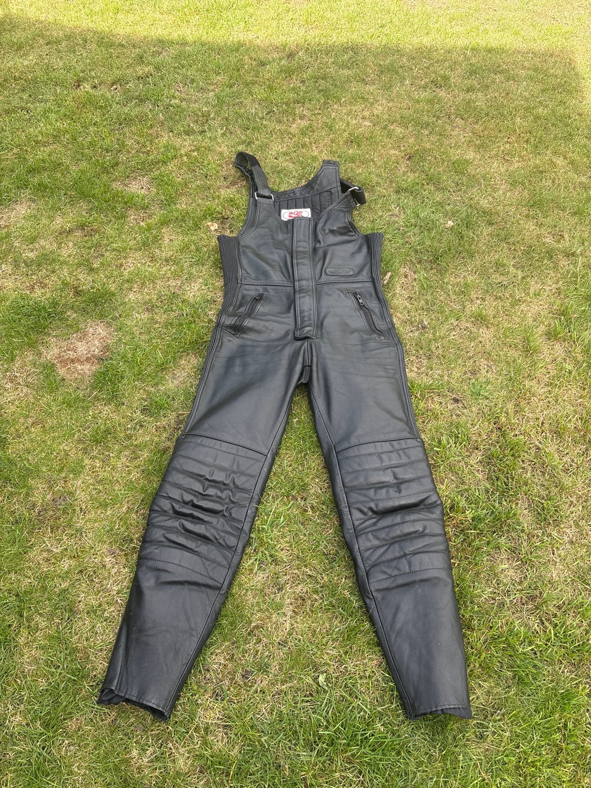 MQP Leren Motorbroek met Bretels - Maat D48/NL48, Motoren, Kleding | Motorkleding, Ophalen, Tweedehands, Heren, Broek | leer