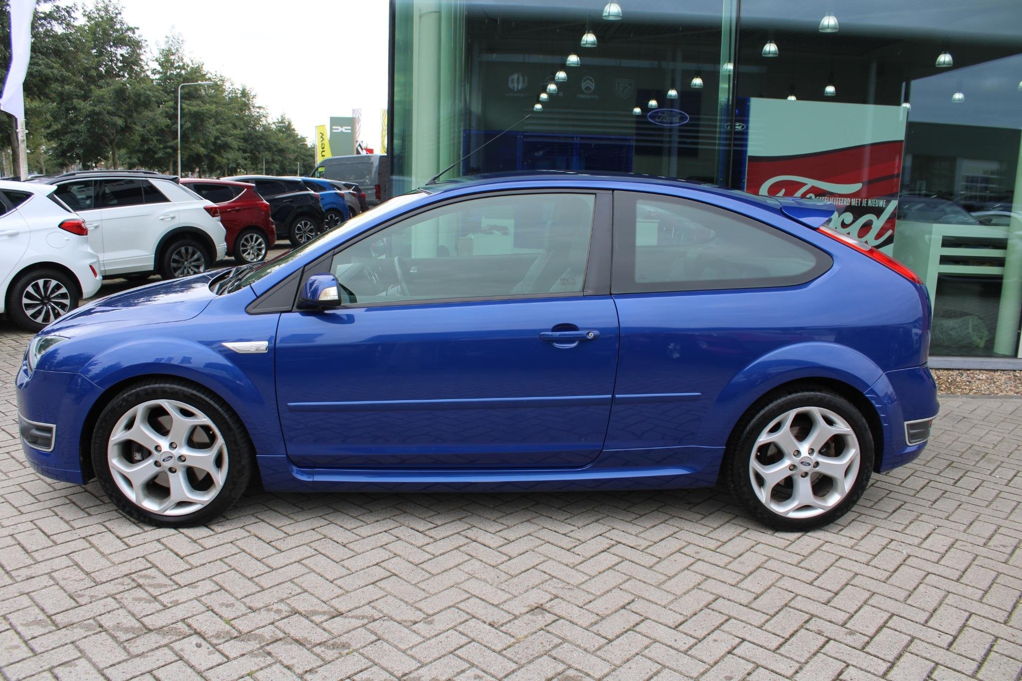 Ford Focus 2.5-20V ST 225pk | 1e Eigenaar NL Auto! | Recaro, Verwarmde buitenspiegels, Gebruikt, Zwart, Handgeschakeld
