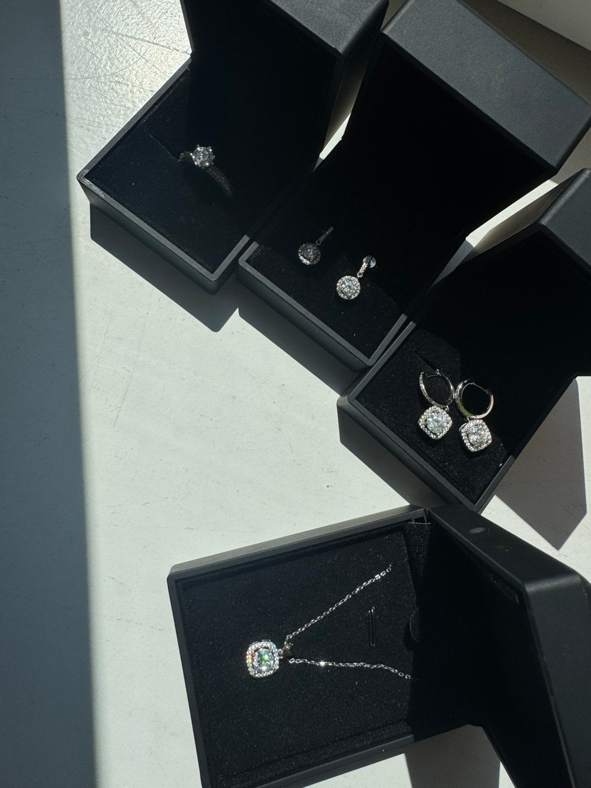 Moissanite gemstone silver jewelry, Ophalen of Verzenden, Zo goed als nieuw, Zilver