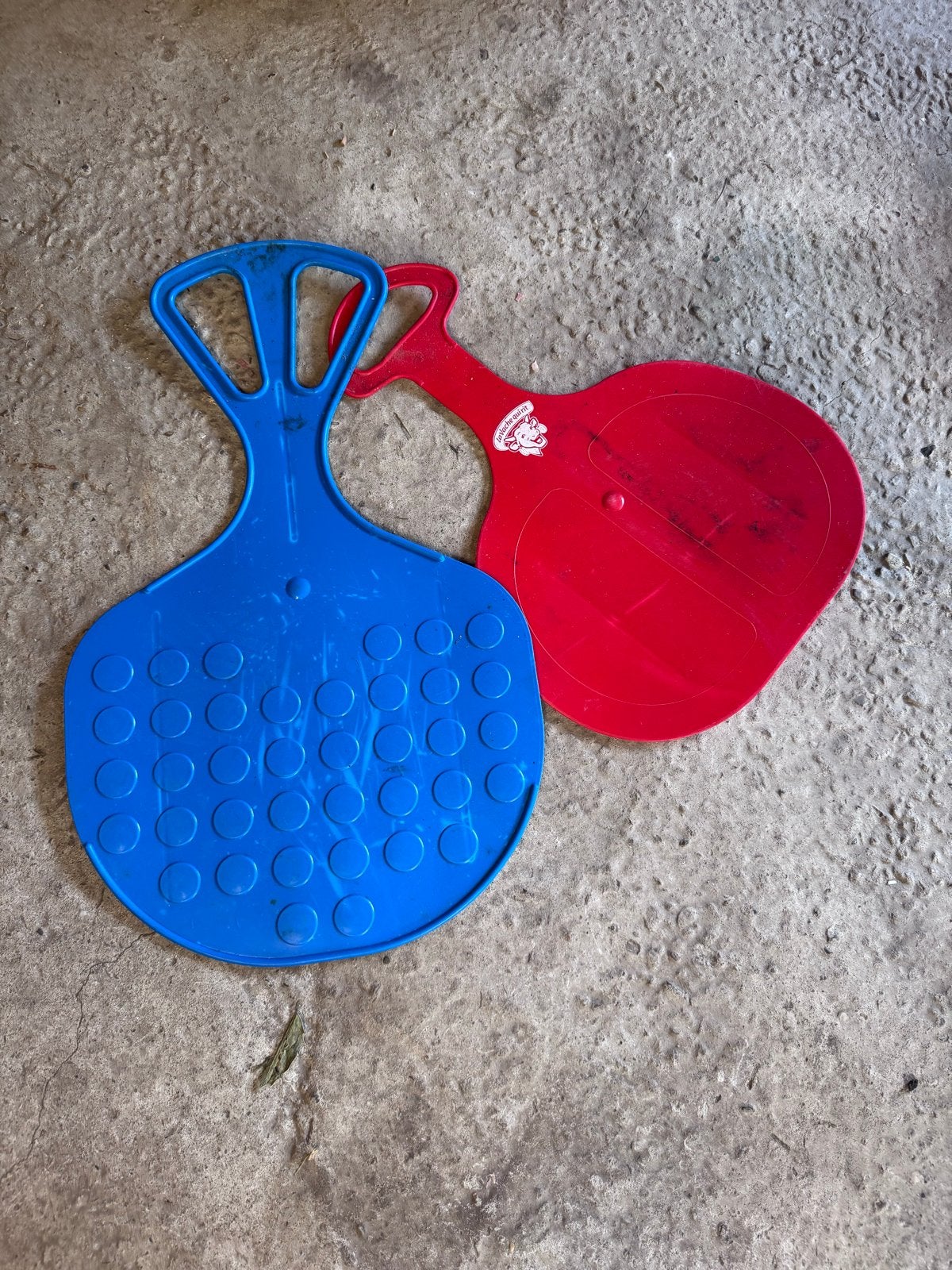 2x Kunststof Rodelbob Slee - Blauw & Rood, Ophalen of Verzenden, Gebruikt, Kunststof