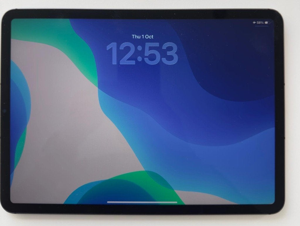 iPad Pro 11” M1 128GB 5G/Cellular + cover + Tomtoc tas