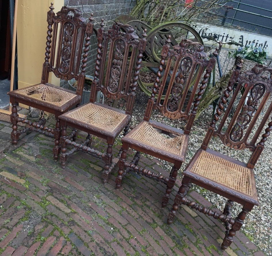 4 stoelen opknappers, Ophalen